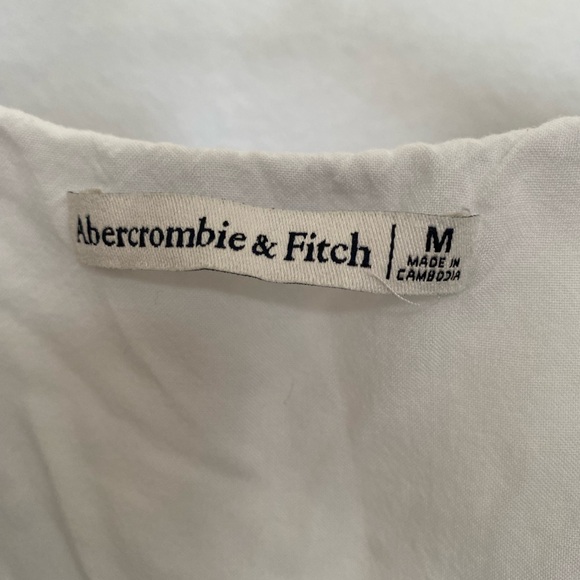 Abercrombie & Fitch Blue Floral Flutter Sleeve Twist Front Crop Top - Picture 6 of 9